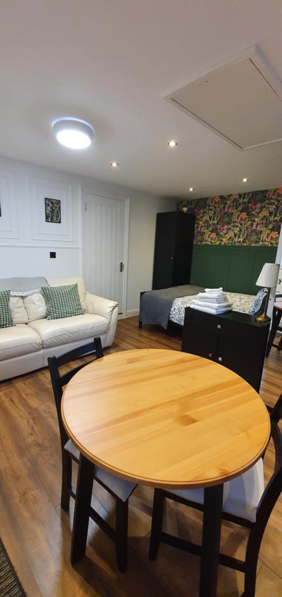 Self-Contained Guest Suite Γκίλντφορντ Εξωτερικό φωτογραφία